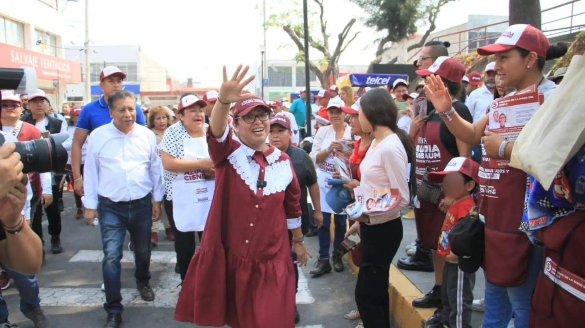 azucena cisneros